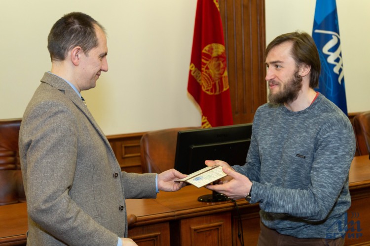 Выпускникам аспирантуры БГУИР вручили дипломы исследователя