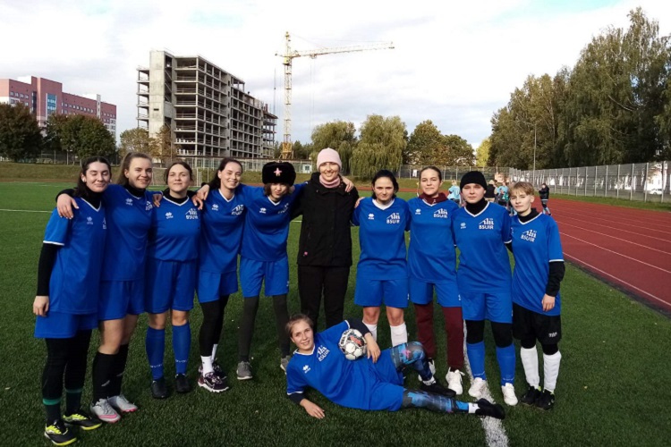 Женская команда БГУИР выиграла в футбольном матче команду УГЗ МЧС