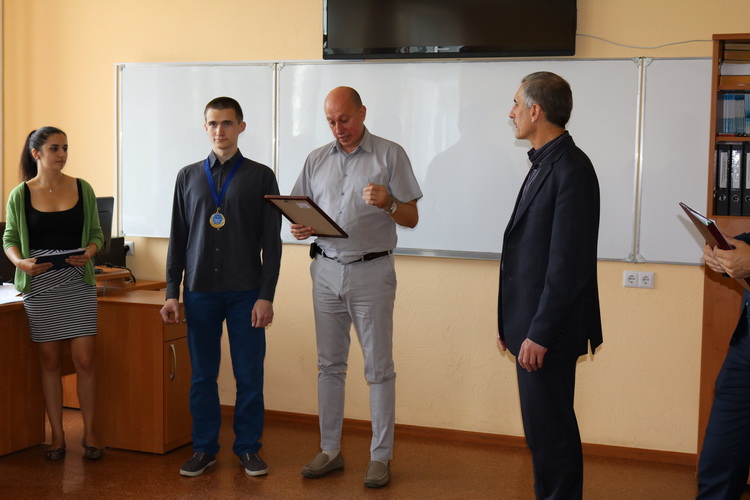 Торжественное вручение дипломов