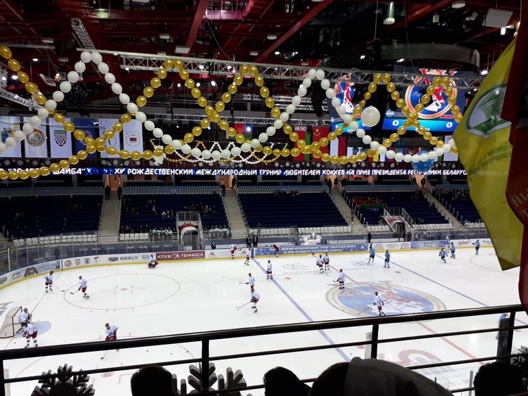 Хоккейный матч между командой Беларуси и сборной командой Балтии в рамках XV Рождественского международного турнира любителей хоккея на приз Президента Республики Беларусь