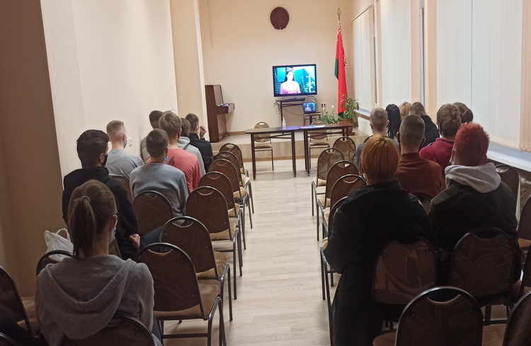 Встреча социального педагога со студентами общежития №1 в рамках кинолектория «Школа правового просвещения» на тему: «Правовые и социальные аспекты курения табака и иных курительных смесей».