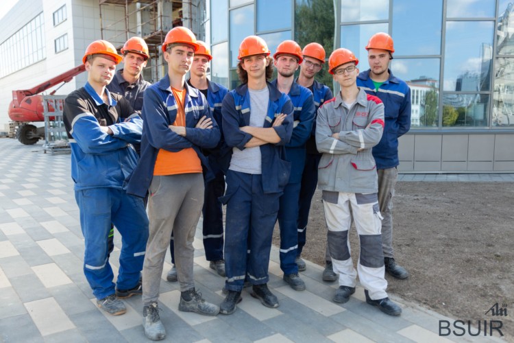 Студотряд БГУИР работает на городской молодёжной стройке