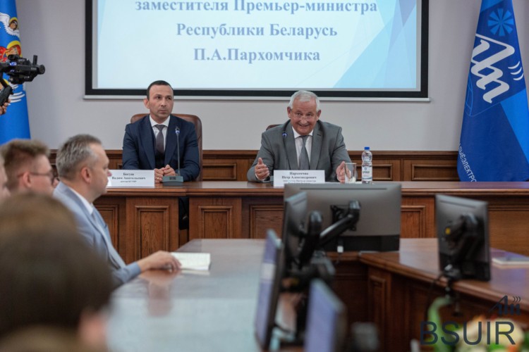 Встреча одарённой молодёжи с заместителем премьер-министра Петром Пархомчиком