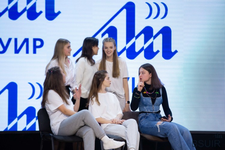 В БГУИР проходит творческий фестиваль «Студенческая осень»