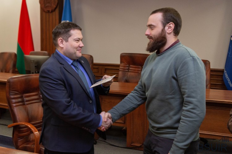 Выпускникам аспирантуры БГУИР вручили дипломы исследователей