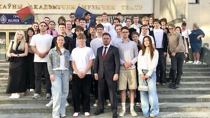 Студенты БГУИР посетили спектакль «Храни меня, любимая»