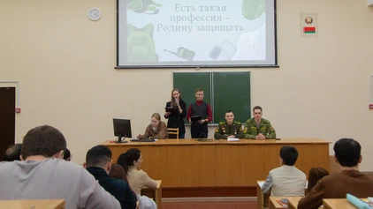 Студенты из Беларуси и Туркменистана обсудили профессию военнослужащего